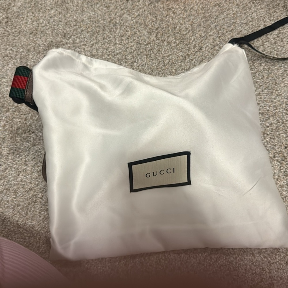 Gucci Beige GG Pattern Crossbody Bag - Picture 3 of 12